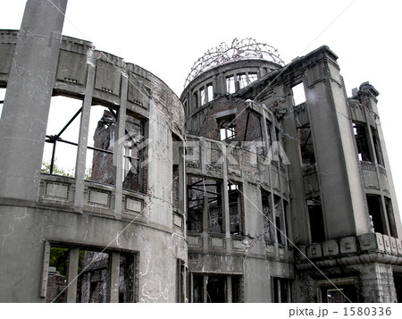 モノクロ 白黒 原爆ドーム 日本の写真素材