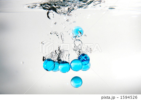 気泡 泡 水槽 清涼の写真素材 気泡 泡 水槽 清涼の写真素材