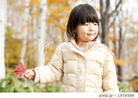 幼児 ショートヘアー 子供 女の子の写真素材