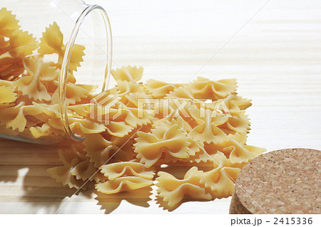 リボン型マカロニ リボンの写真素材