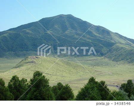 鳥帽子岳 阿蘇山 カルデラ 草千里の写真素材