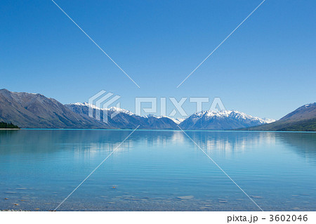 オハウ湖 湖 幻想的 綺麗の写真素材