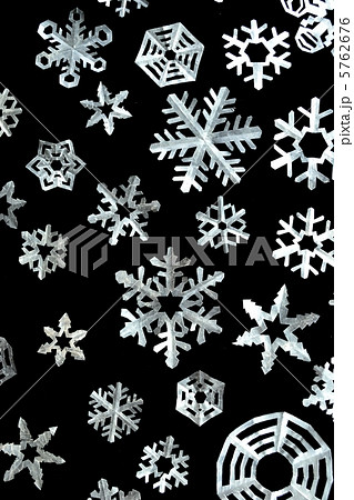 雪 結晶 折り紙 切り絵 冬の写真素材