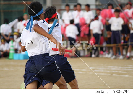 男の子 男子 中学生 運動会の写真素材