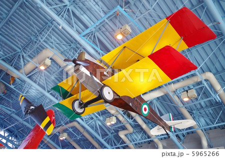 双翼 プロペラ機の写真素材