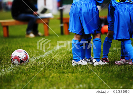 少年 子供 サッカー 円陣の写真素材