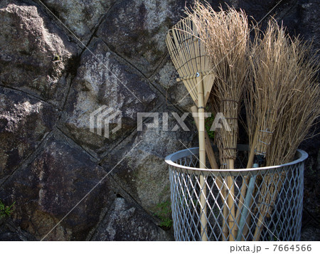 竹箒の写真素材