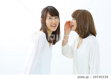 内緒話 ひそひそ話 耳打ち 噂話の写真素材