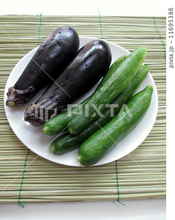 お供え物 真菰 お盆 夏野菜の写真素材