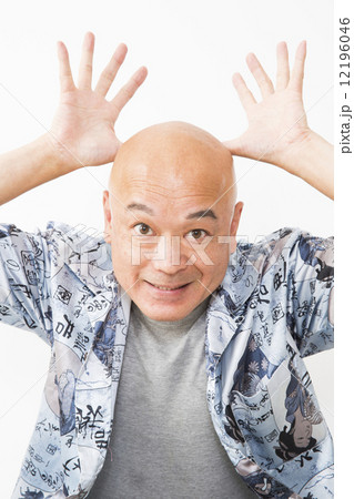 おじさん 中年 スキンヘッド 男性の写真素材 おじさん 中年 スキンヘッド 男性の写真素材