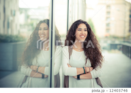 モロッコ人 ブルネット 女性 美しいの写真素材