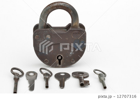 Old padlock and key. - Stock Illustration [99414734] - PIXTA