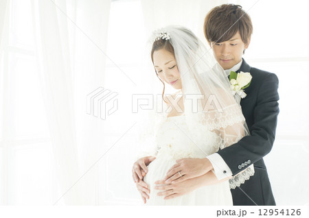 デキ婚の写真素材