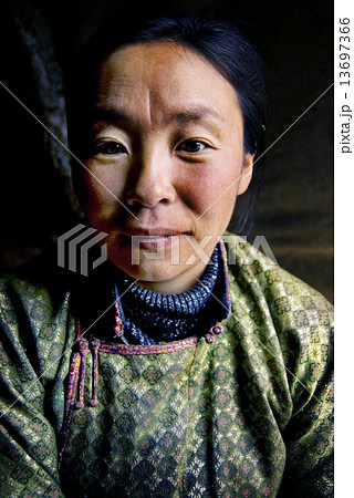 内モンゴル 女性 女の人 モンゴル人のの写真素材