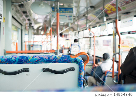 バス 市営バス 車内 座席の写真素材