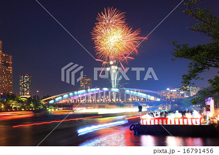 天神祭 夕景 花火 大川の写真素材