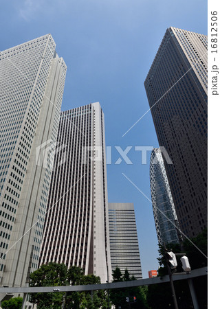 サークル交差点 新宿警察署裏交差点 新宿 都市の写真素材 - PIXTA