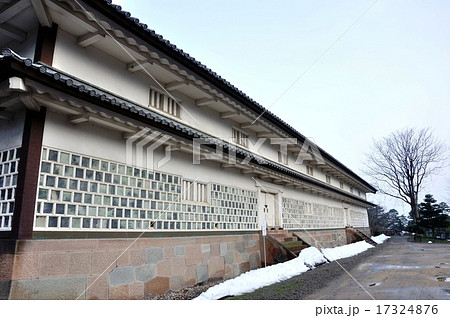 金沢城 雪 塀 お城の写真素材
