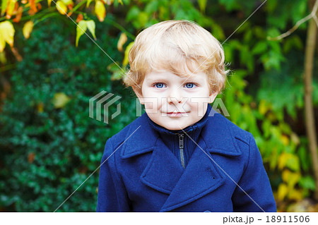 ブルー ブロンド 金髪 少年の写真素材