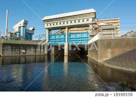 北多摩二号水再生センター排水樋門 水門 多摩川 府中市の写真素材