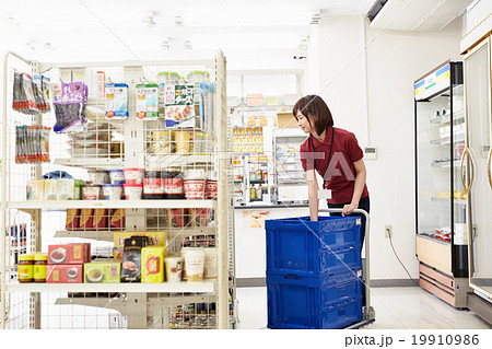 コンビニ 店内の写真素材