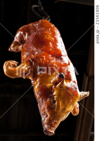 焼き豚 焼豚 焼きブタ 豚の丸焼きの写真素材