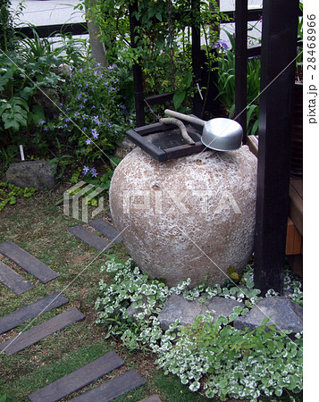 庭 庭園 玄関 イングリッシュガーデンの写真素材 - PIXTA