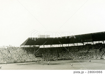 スコアボード 野球場 甲子園 阪神甲子園球場の写真素材