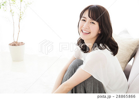 女の子座りの写真素材