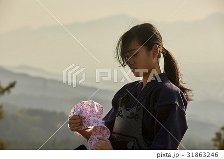 人物 女性 剣道 手ぬぐいの写真素材