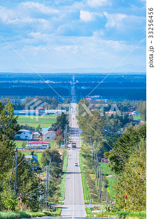 天に続く道の写真素材 Pixta