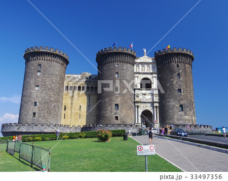 世界遺産 イタリア ナポリ ヌオーヴォ城の写真素材