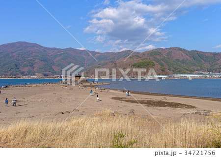 水位低下 渇水 富士五湖の写真素材