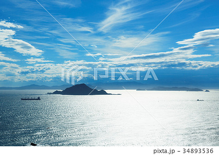 伊良湖水道と神島の写真素材