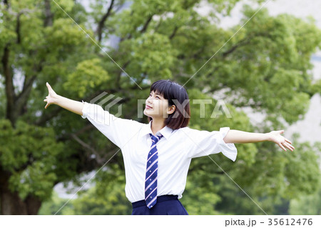 高校生 女子高生 女の子 夏の写真素材