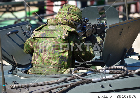 装甲車 銃座 車両 自衛隊の写真素材