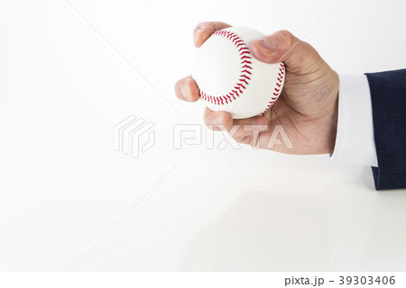 ビジネスマン 手 持つ 野球ボール 会社員の写真素材