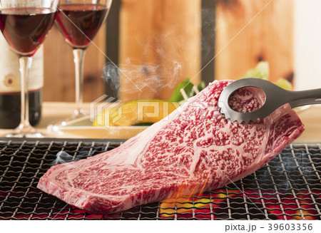 網焼きステーキの写真素材