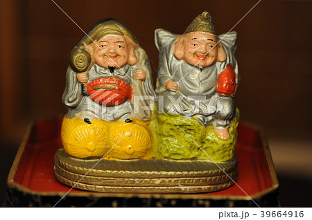 大黒様 恵比寿様 置物 レトロの写真素材