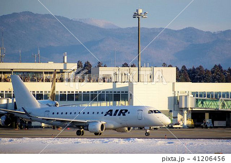 空港 地方空港 見送り 旅行の写真素材