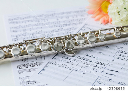 吹奏楽 フルート 音楽 楽譜の写真素材