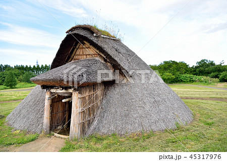 竪穴住居跡の写真素材