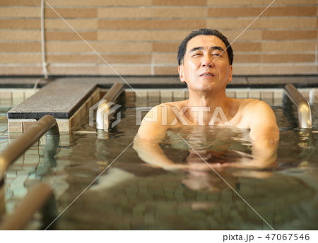 入浴 銭湯 男性 風呂の写真素材