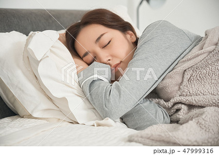 寝る 睡眠の写真素材集 ピクスタ