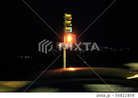 信号機 赤信号 海外 ハワイの写真素材