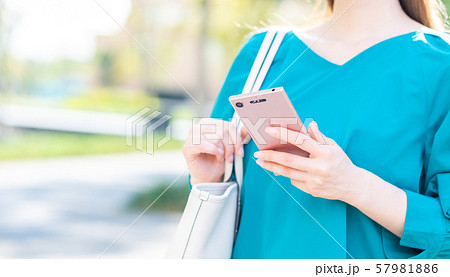 スマホ スマートフォン の写真素材集 ピクスタ