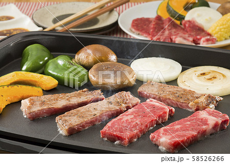 ホットプレート焼肉の写真素材