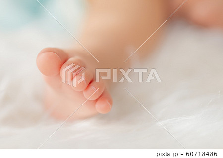 赤ちゃんの足の指の写真素材