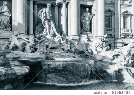 イタリア 噴水 像 ヨーロッパの写真素材 - PIXTA