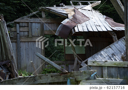 ボロい 家 建物の写真素材